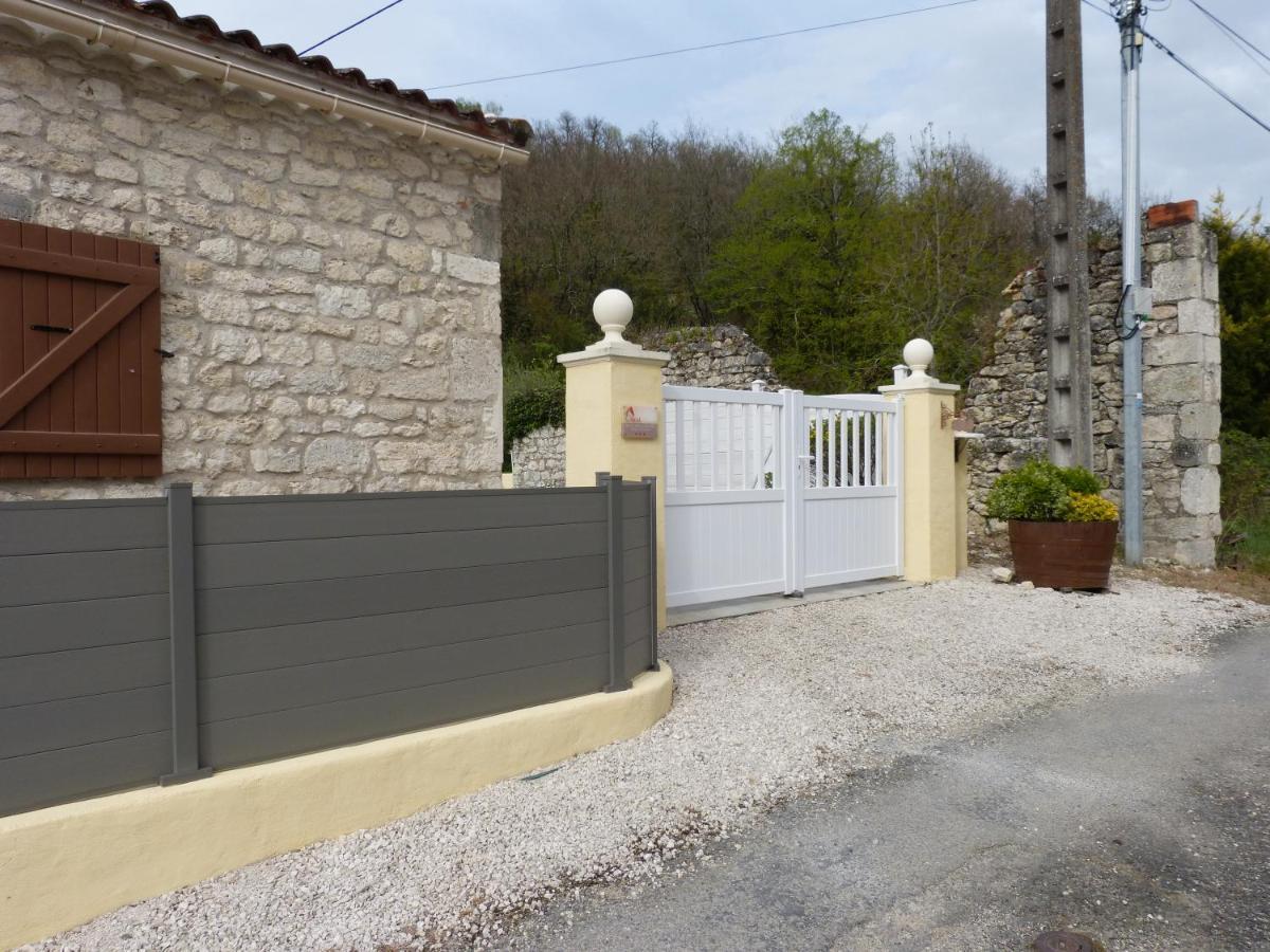 Villa d'Est en Ouest à Montcuq Extérieur photo