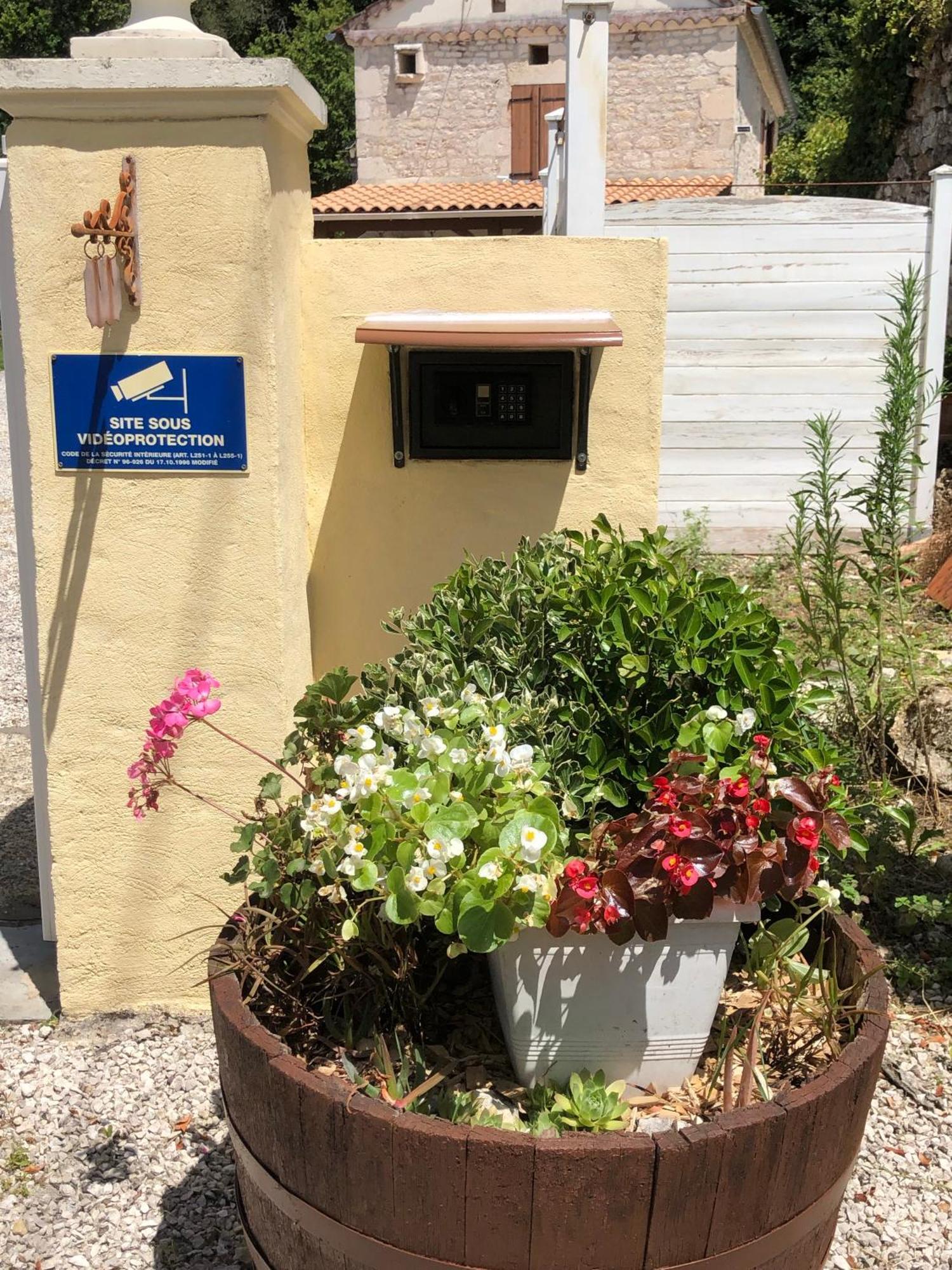 Villa d'Est en Ouest à Montcuq Extérieur photo
