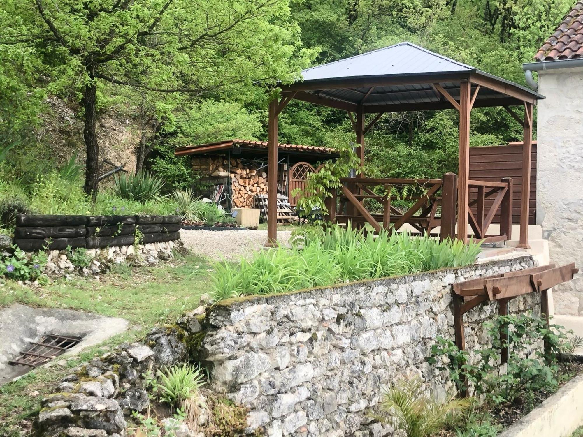 Villa d'Est en Ouest à Montcuq Extérieur photo
